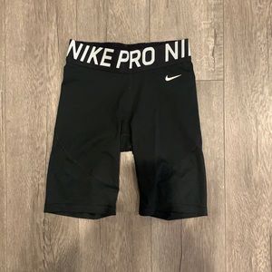 Black Nike pro high rise biker shorts